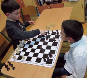 Students learning to play chess in Ukraine (EENET photo library)